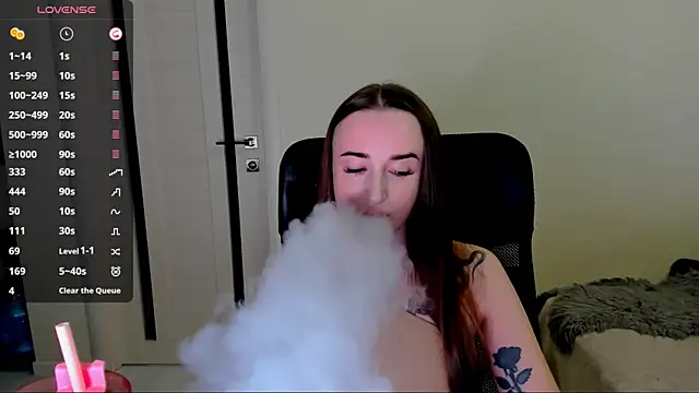 Kimmberr online show from December 17, 2:06 am