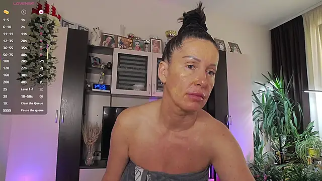 SheilaRyan online show from April 12, 5:23 am