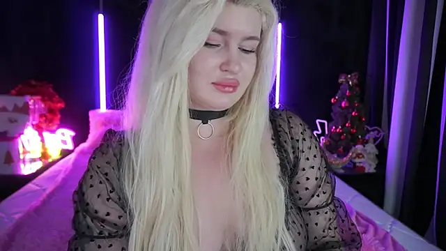 CocoSecretss online show from December 25, 11:11 am