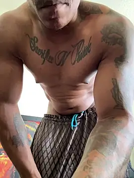 Snapshot of MidnightFlexxx chatting on October 13, 3:23 pm MidnightFlexxx online show from October 13, 3:23 pm