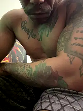 Snapshot of MidnightFlexxx chatting on October 22, 5:19 am MidnightFlexxx online show from October 22, 5:19 am