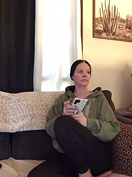 SidneyRaee online show from March 23, 5:50 pm