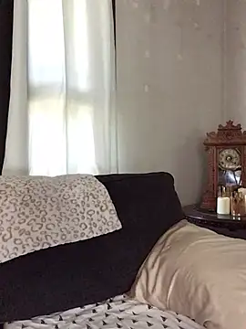 SidneyRaee online show from April 22, 5:47 pm