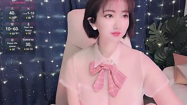 Snapshot of Mist_lili chatting on December 27, 2:14 am Mist lili online show from December 27, 2:14 am