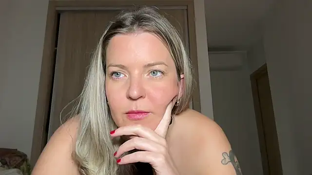 naughtyhollyxxxx online show from January 9, 4:17 pm