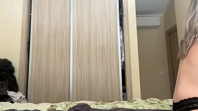 naughtyhollyxxxx online show from October 8, 3:20 pm