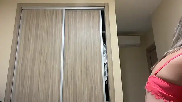 naughtyhollyxxxx online show from October 16, 3:13 pm