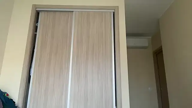 naughtyhollyxxxx online show from December 15, 9:02 am