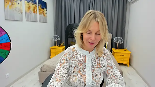 Sinty Devis online show from January 28, 2:42 pm