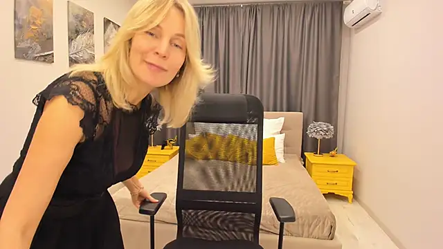 Sinty Devis online show from February 11, 2:35 pm