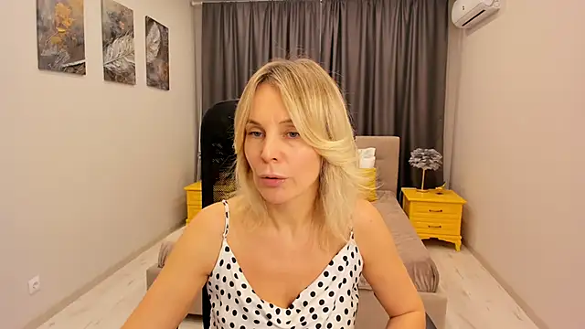 Sinty Devis online show from February 25, 11:41 am