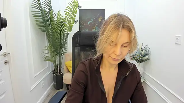 Sinty Devis online show from December 3, 4:31 am