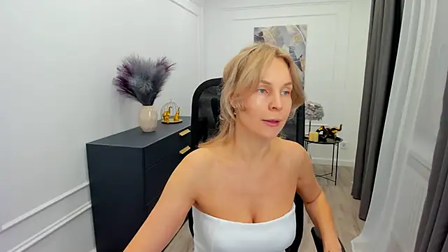 Sinty Devis online show from February 24, 4:21 am