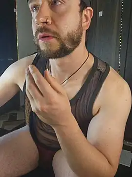 Snapshot of just_maxii chatting on November 19, 10:43 pm just maxii online show from November 19, 10:43 pm