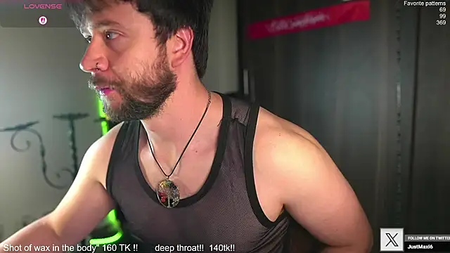 Snapshot of just_maxii chatting on December 5, 12:08 am just maxii online show from December 5, 12:08 am