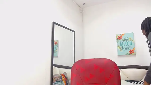 Snapshot of Sara_Marks chatting on November 5, 11:32 am Sara Marks online show from November 5, 11:32 am