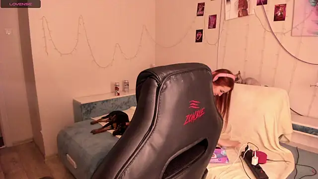 ViolaIntelligent online show from December 6, 2:24 am