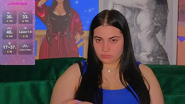 Snapshot of Nikki_Kardashian chatting on December 11, 11:43 pm Nikki Kardashian online show from December 11, 11:43 pm