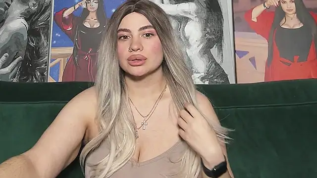 Snapshot of Nikki_Kardashian chatting on September 29, 8:46 pm Nikki Kardashian online show from September 29, 8:46 pm