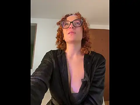 Snapshot of karen_brave chatting on October 28, 6:10 pm karen brave online show from October 28, 6:10 pm