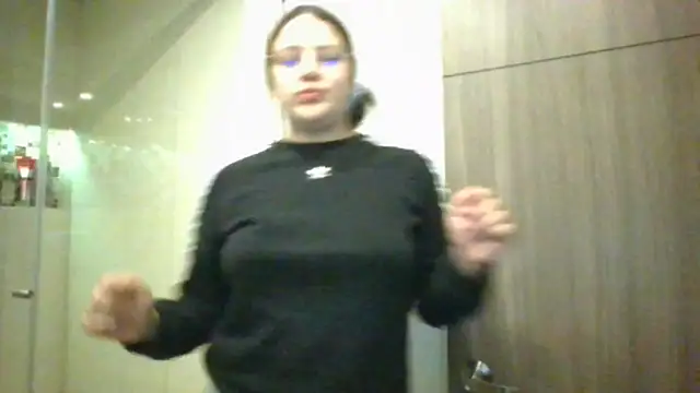  Sarahh 0 online show from December 17, 3:17 am