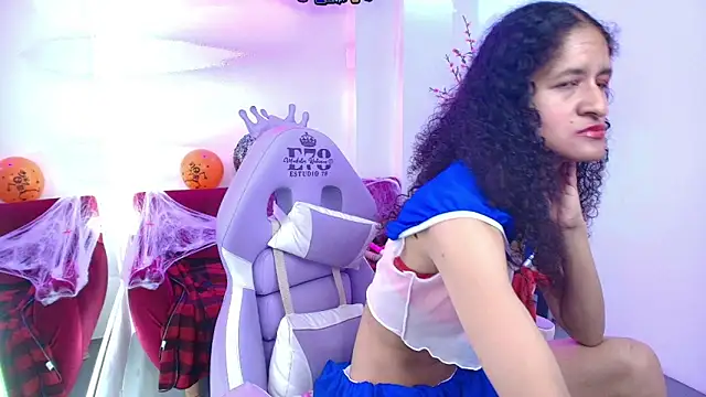 Snapshot of Alice_candace chatting on November 1, 8:22 pm Alice candace online show from November 1, 8:22 pm