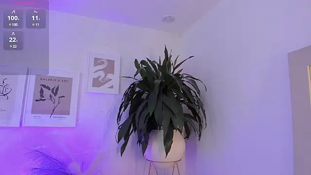 moll1e  online show from March 17, 7:48 pm