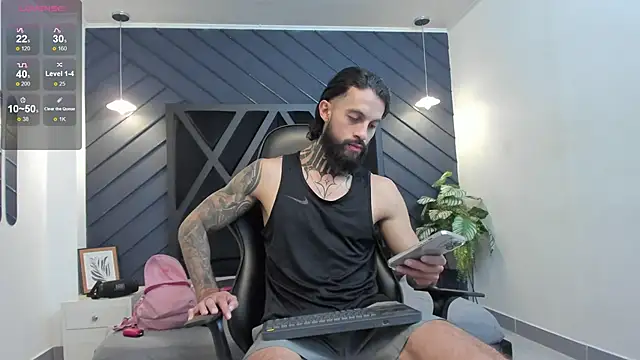 Snapshot of Apolo_Bianco_ chatting on September 18, 11:18 pm Apolo Bianco  online show from September 18, 11:18 pm