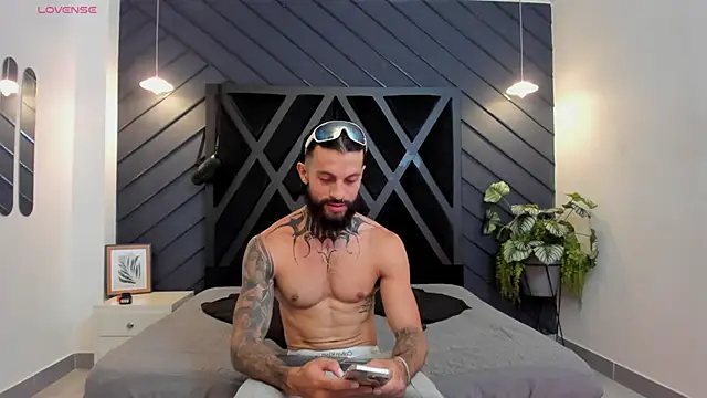 Snapshot of Apolo_Bianco_ chatting on September 29, 11:31 pm Apolo Bianco  online show from September 29, 11:31 pm