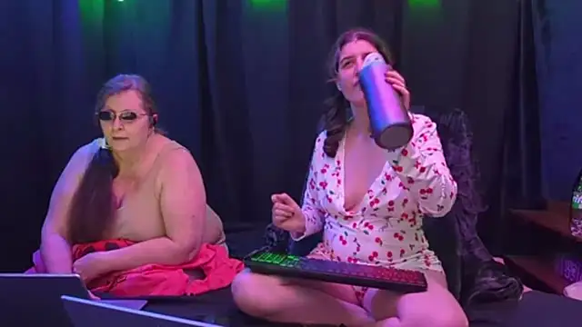 Snapshot of Sexy_Mama-69 chatting on March 14, 9:00 pm Sexy Mama-69 online show from March 14, 9:00 pm