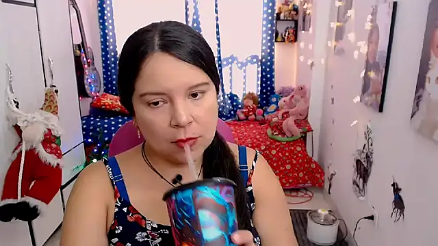 Snapshot of claryssa_ chatting on December 6, 4:17 pm claryssa online show from December 6, 4:17 pm