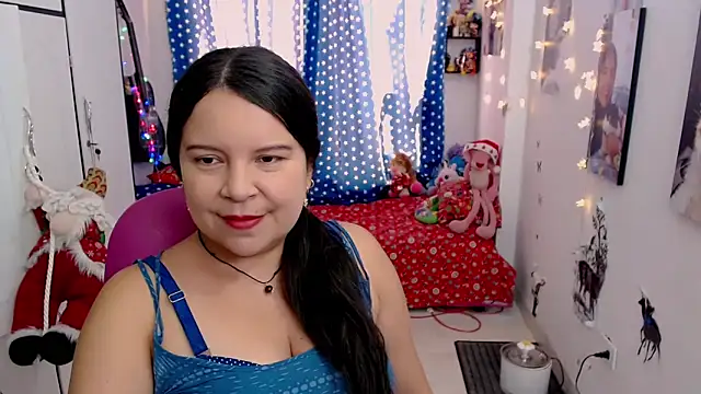 Snapshot of claryssa_ chatting on December 9, 7:07 pm claryssa online show from December 9, 7:07 pm