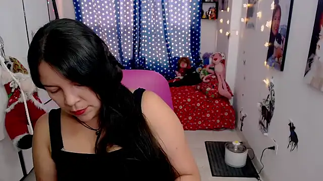 Snapshot of claryssa_ chatting on December 12, 8:21 pm claryssa online show from December 12, 8:21 pm