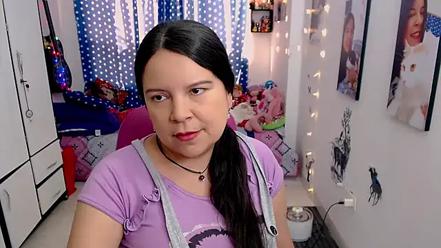 Snapshot of claryssa_ chatting on January 10, 8:37 pm claryssa online show from January 10, 8:37 pm