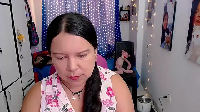 Snapshot of claryssa_ chatting on November 4, 8:30 pm claryssa online show from November 4, 8:30 pm