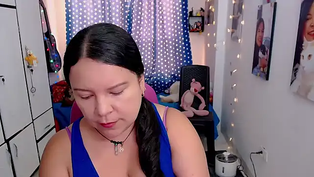 Snapshot of claryssa_ chatting on November 5, 3:56 pm claryssa online show from November 5, 3:56 pm