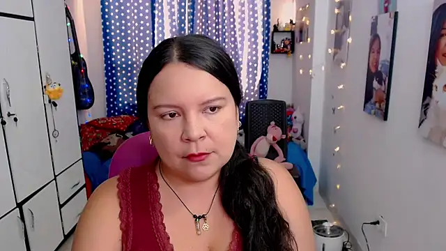 Snapshot of claryssa_ chatting on November 7, 8:09 pm claryssa online show from November 7, 8:09 pm