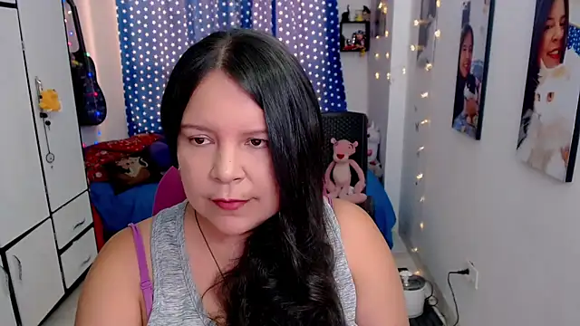 Snapshot of claryssa_ chatting on November 11, 8:31 pm claryssa online show from November 11, 8:31 pm