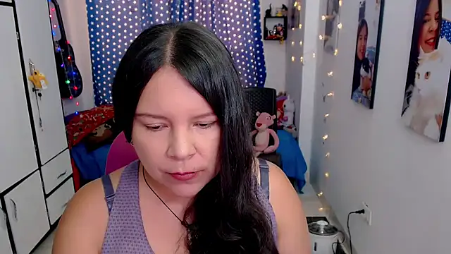 Snapshot of claryssa_ chatting on November 15, 8:38 pm claryssa online show from November 15, 8:38 pm