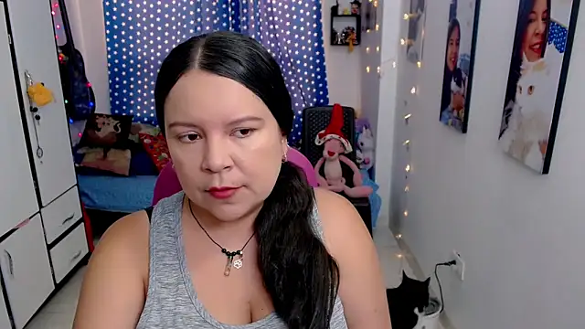 Snapshot of claryssa_ chatting on December 2, 7:53 pm claryssa online show from December 2, 7:53 pm