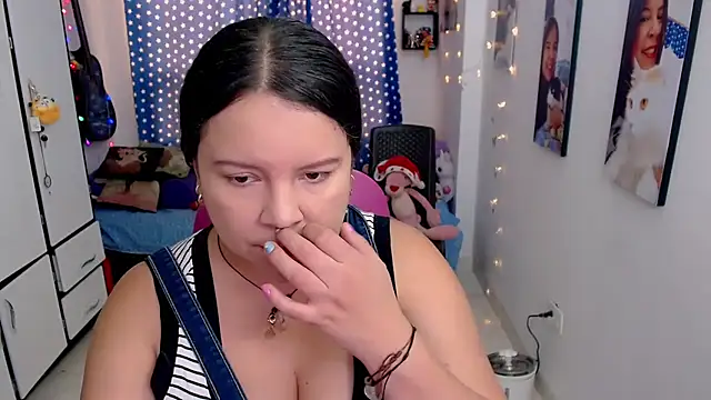 Snapshot of claryssa_ chatting on December 5, 7:54 pm claryssa online show from December 5, 7:54 pm