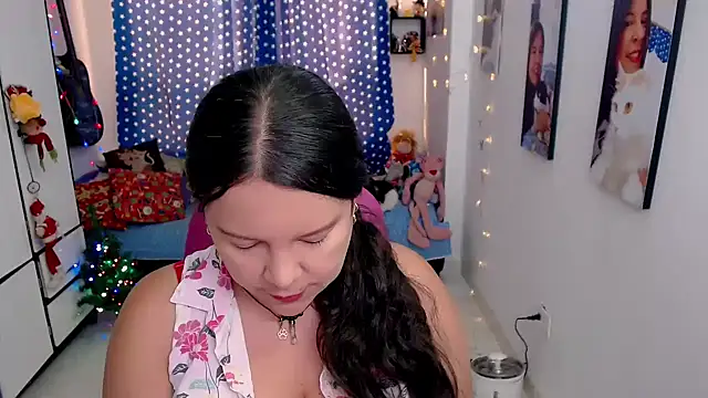 Snapshot of claryssa_ chatting on December 13, 9:09 pm claryssa online show from December 13, 9:09 pm