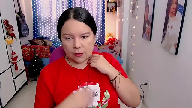 Snapshot of claryssa_ chatting on December 19, 6:48 pm claryssa online show from December 19, 6:48 pm