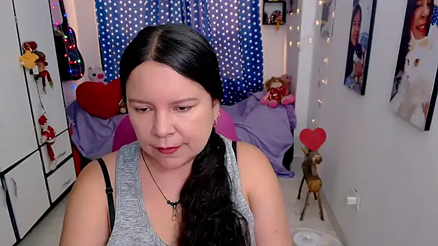 claryssa  online show from February 12, 9:43 pm