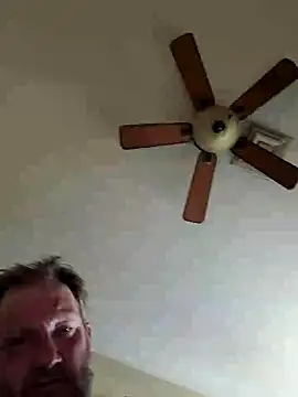 Snapshot of Hugebwc102 chatting on October 3, 9:34 pm Hugebwc102 online show from October 3, 9:34 pm