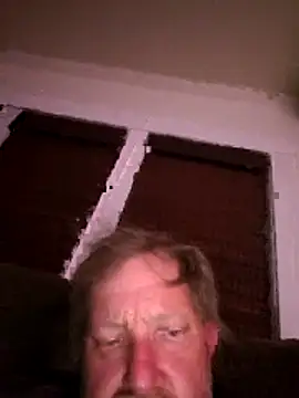 Snapshot of Hugebwc102 chatting on February 16, 11:28 am Hugebwc102 online show from February 16, 11:28 am