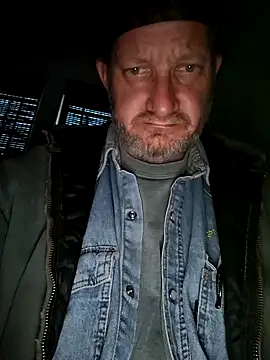 Snapshot of Hugebwc102 chatting on March 3, 12:39 am Hugebwc102 online show from March 3, 12:39 am