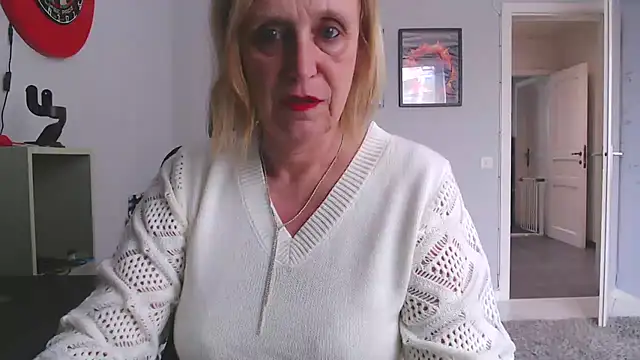 Snapshot of legalyblond chatting on May 8, 7:36 am legalyblond online show from May 8, 7:36 am