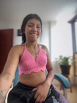 Snapshot of emily_rosse04 chatting on February 9, 7:30 pm emily rosse04 online show from February 9, 7:30 pm