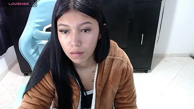 Snapshot of emily_rosse04 chatting on June 23, 1:20 pm emily rosse04 online show from June 23, 1:20 pm
